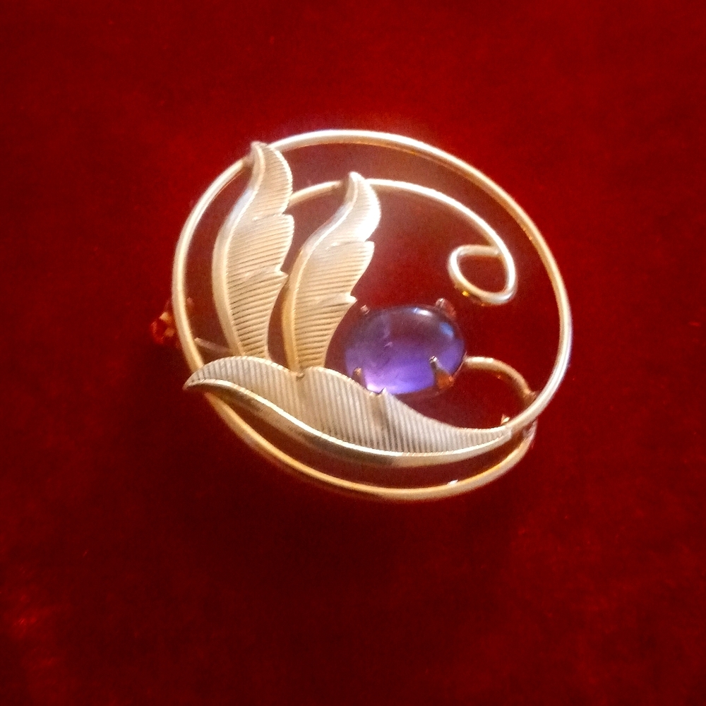 Vintage Sarah Coventry Gold Charm Brooch.